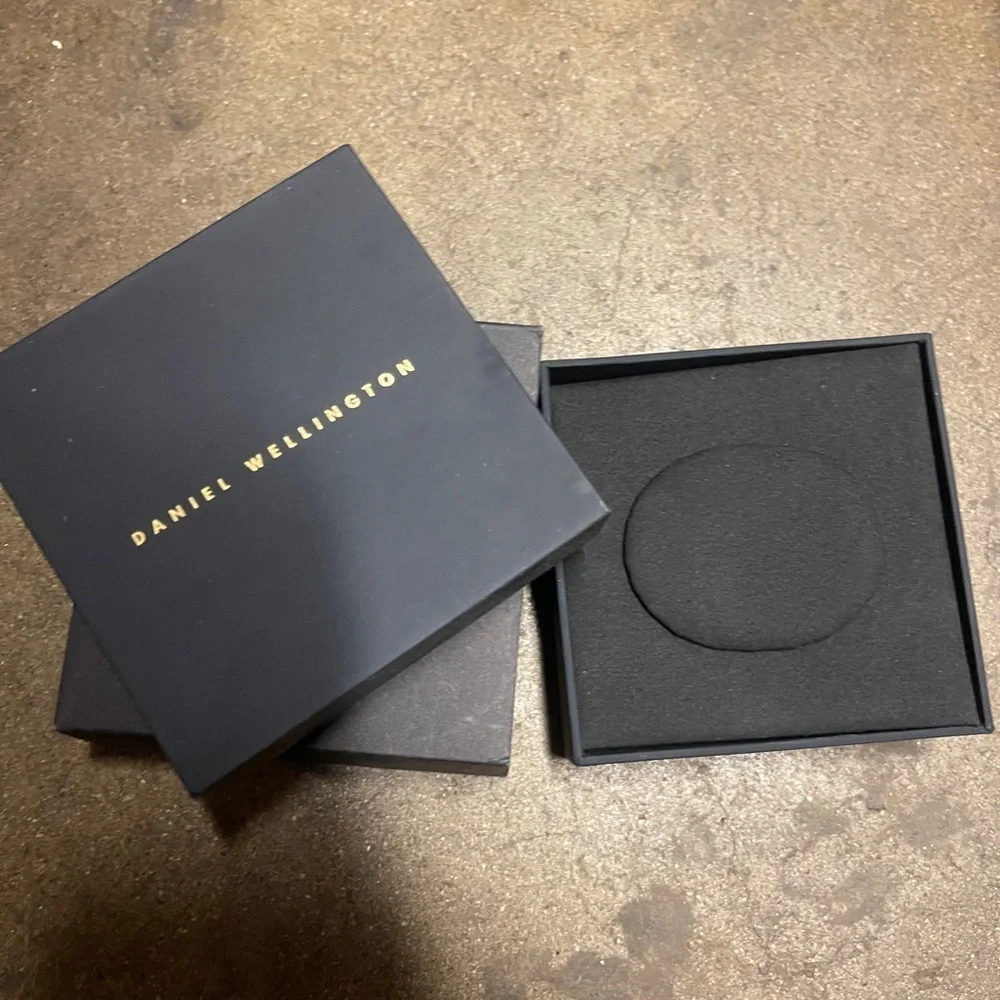 Daniel Wellington only box